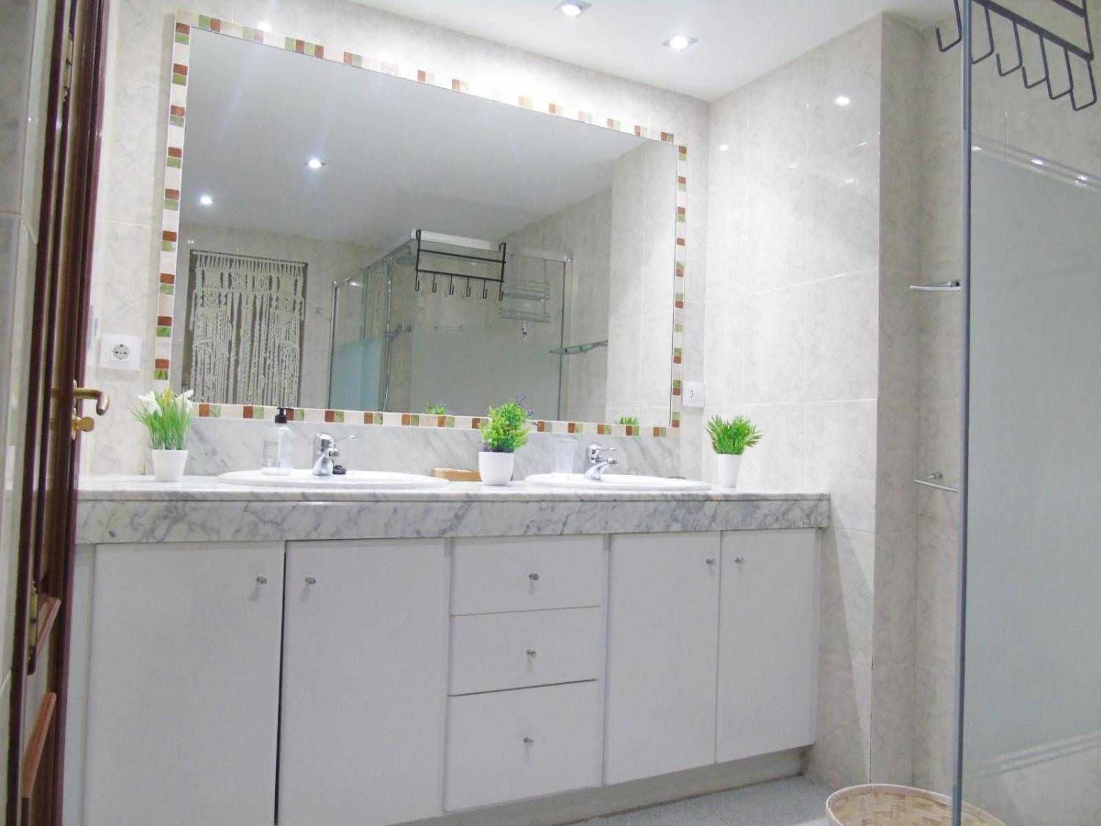 Appartement Spacieux Dans Le Centre De